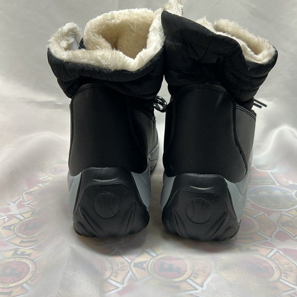 Fax Fur Lined Waterproof Lace Up Boots. Size 8. Black. NWT - Picture 4 of 10